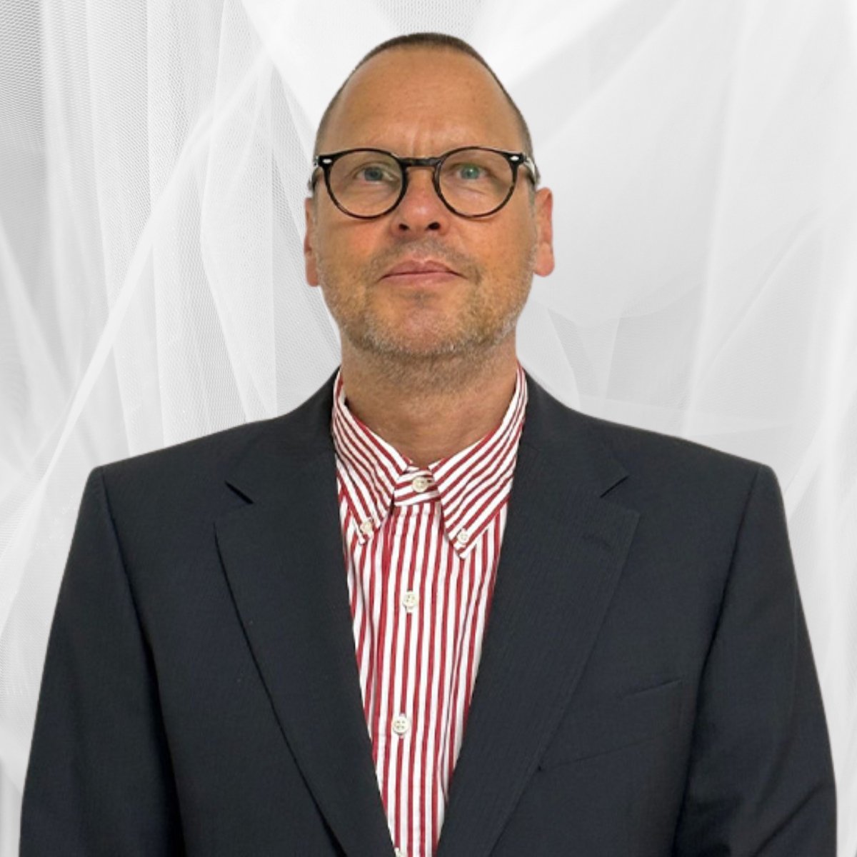 Portrait of Dr Kai Bernsmann, Orthopaedic Surgeon at Somerset Clinic.